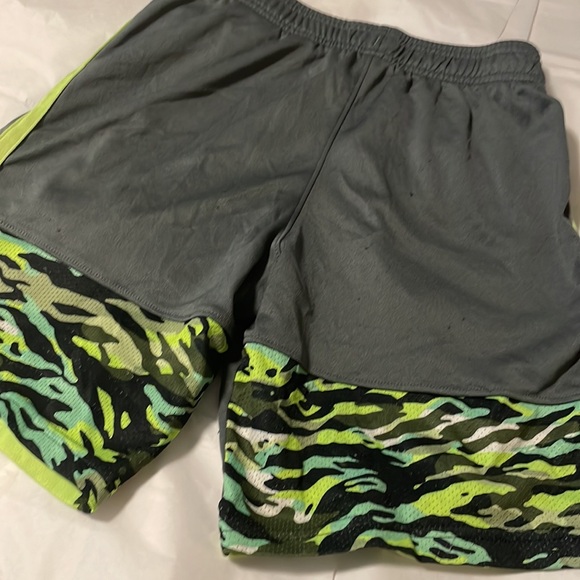 Boys under armour athletic shorts size s - Picture 4 of 5